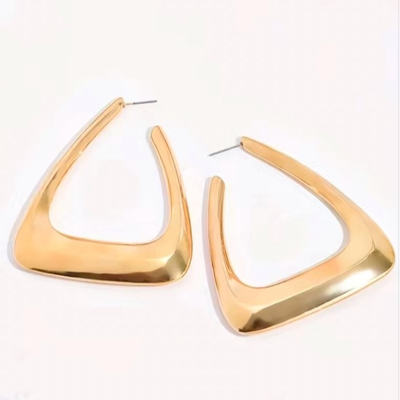 NEW•UNIQUE & MODERN GOLD ANGLED HOOP EARRINGS - Picture 2 of 15
